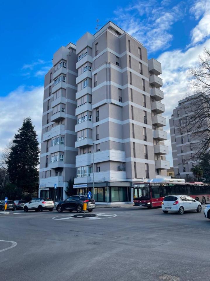 6 rooms Penthouse in Cento, Italy No. 233170