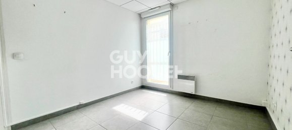 5 rooms Apartment in Massy, France No. 130333 3