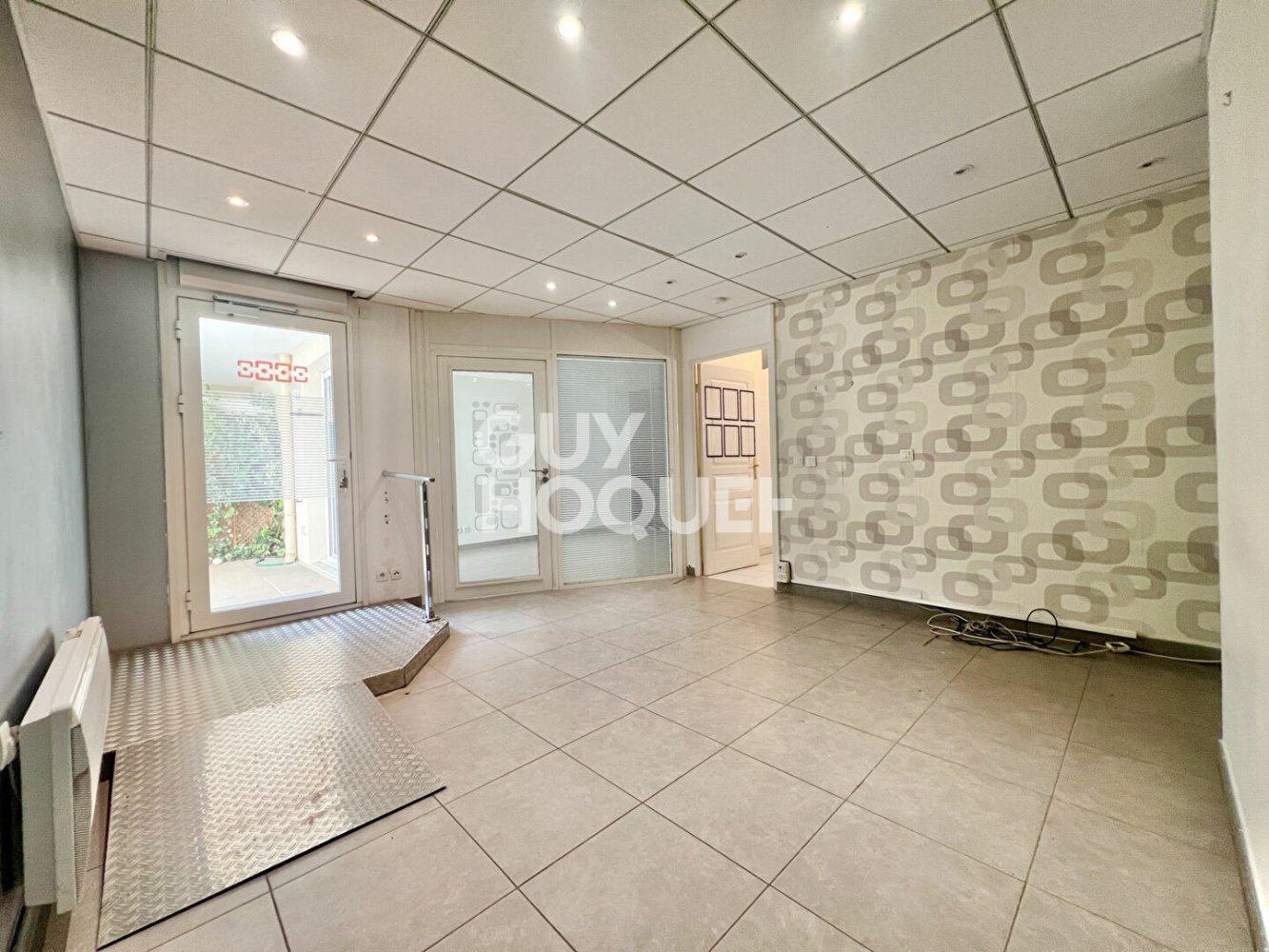 5 rooms Apartment in Massy, France No. 130333