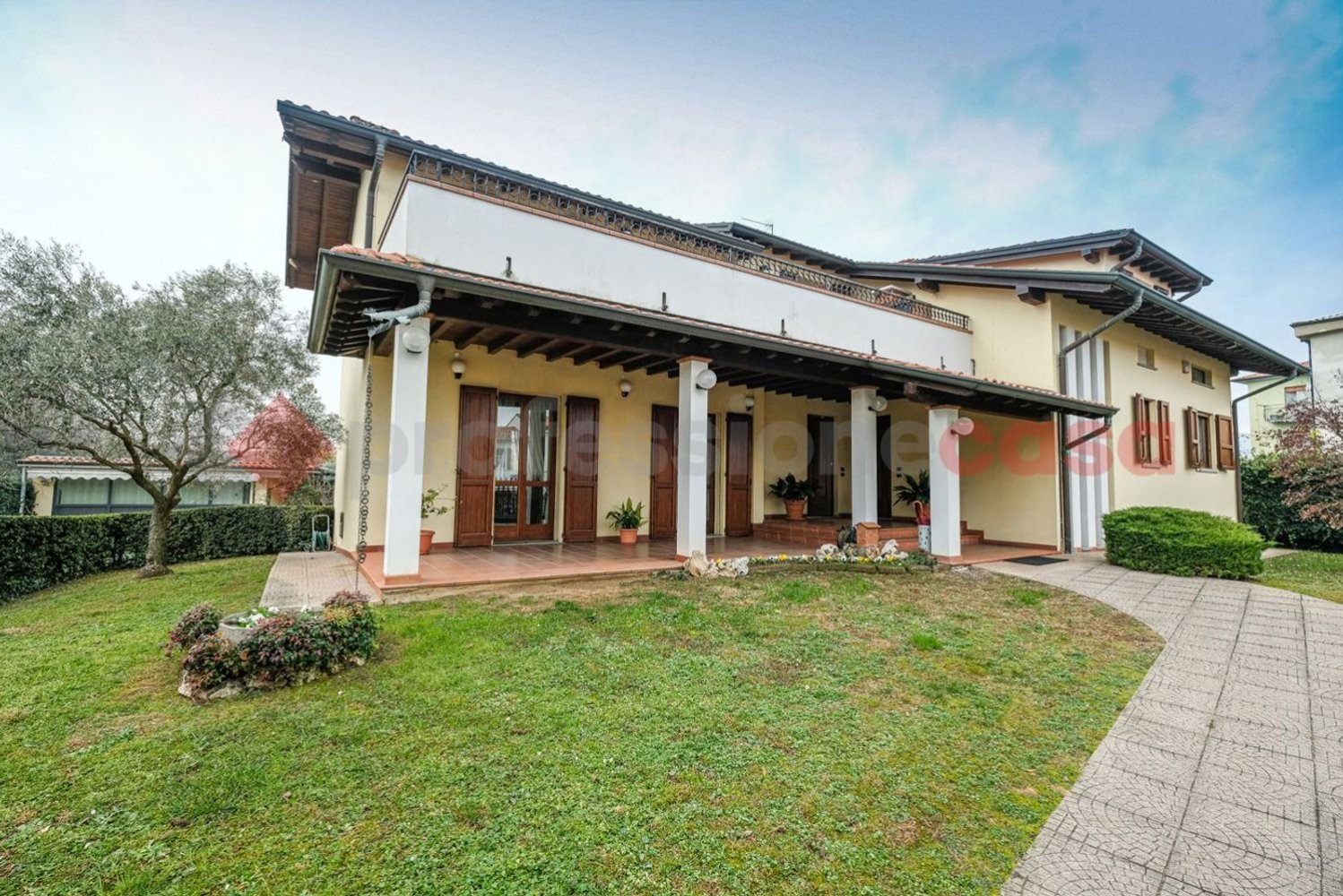 9 bedrooms Villa in Dalmine, Italy No. 387530