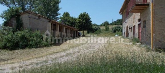 4 bedrooms House in Montone, Italy No. 104624 3