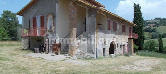 4 bedrooms House in Montone, Italy No. 104624 5