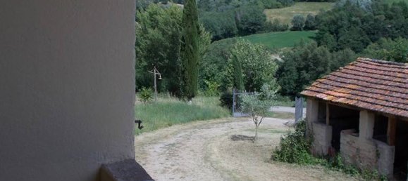 4 bedrooms House in Montone, Italy No. 104624 8