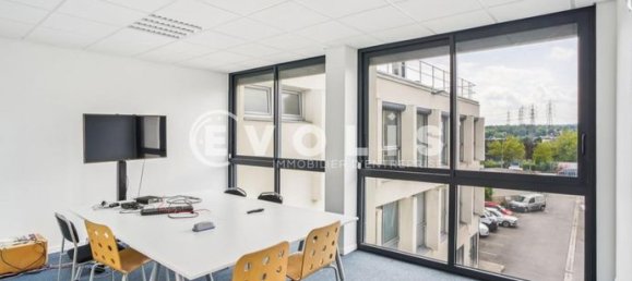 496m² Office in Palaiseau, France No. 315496 2
