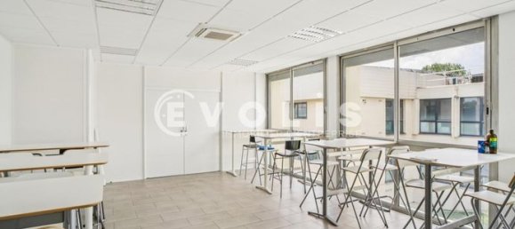 496m² Office in Palaiseau, France No. 315496 11
