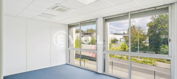 496m² Office in Palaiseau, France No. 315496 10