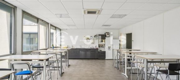 496m² Office in Palaiseau, France No. 315496 3