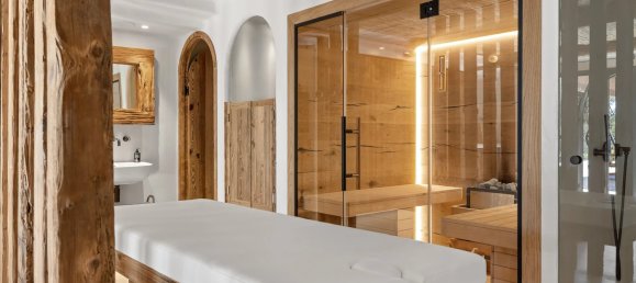 6 bedrooms Villa in Mougins, France No. 794 2