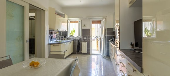 4 rooms Apartment in Rome, Italy No. 280446 6