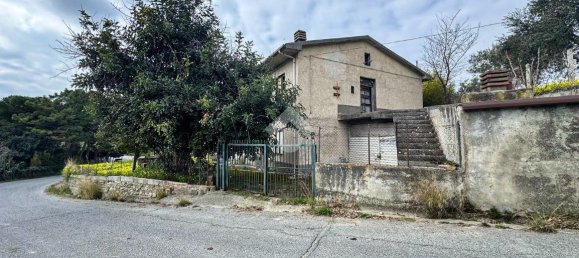 4 rooms House in Cleto, Italy No. 150872 2