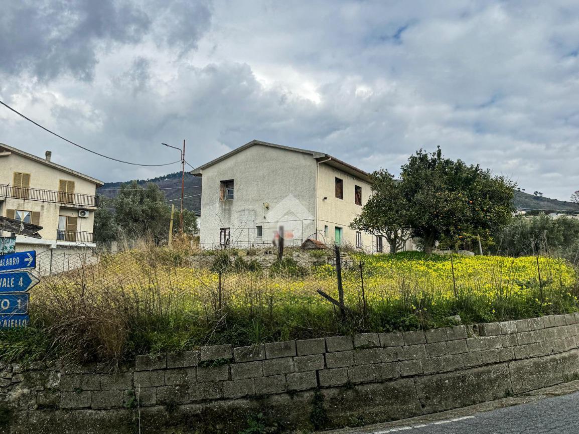 4 rooms House in Cleto, Italy No. 150872