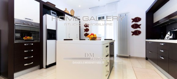 5 rooms Apartment in Genoa, Italy No. 184464 10