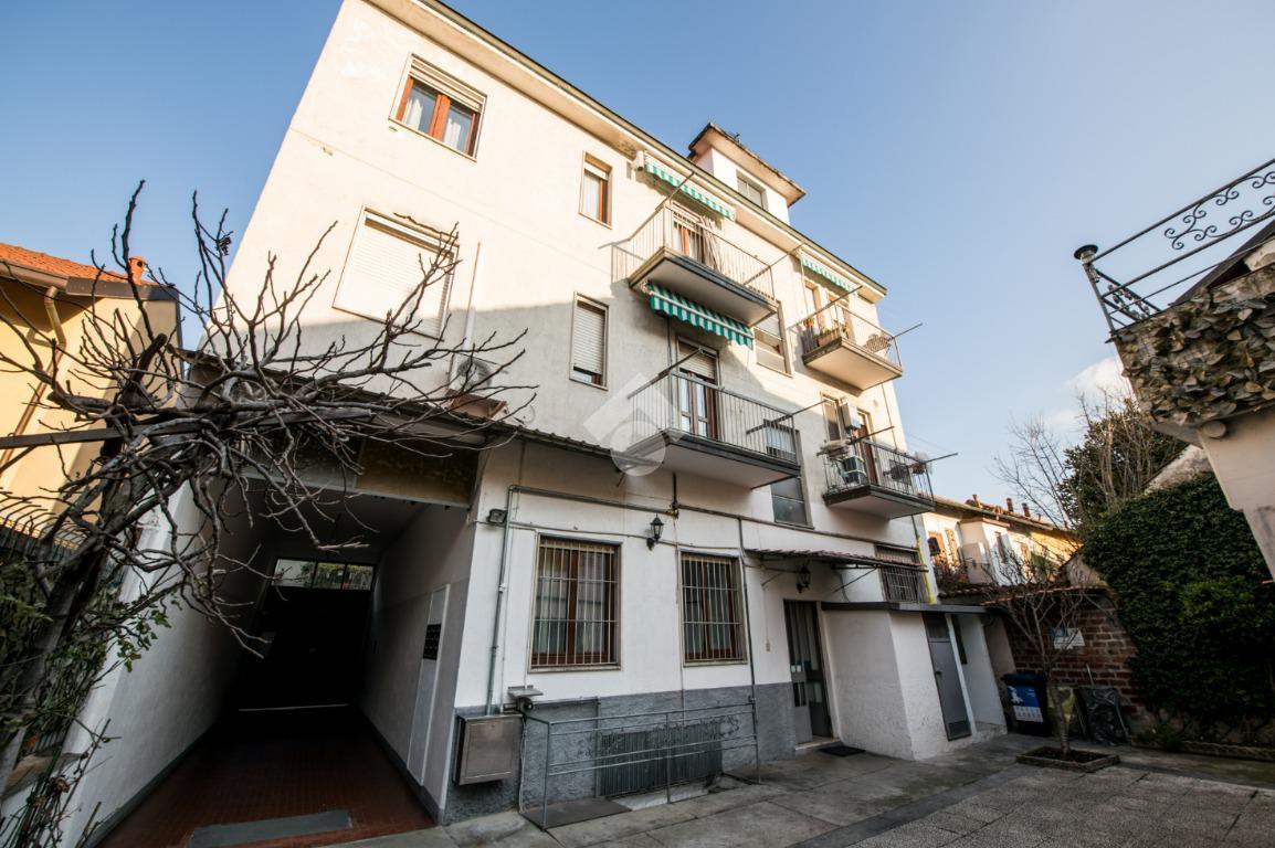 3 rooms Apartment in Milan, Italy No. 239463