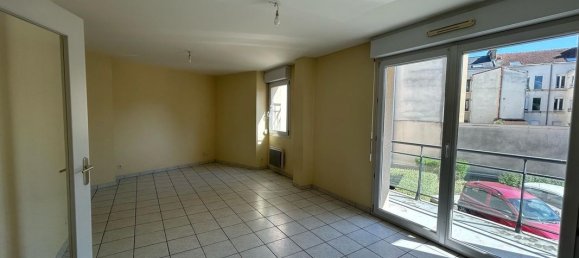 2 bedrooms Apartment in Reims, France No. 159180 3