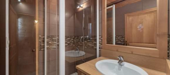 3 bedrooms Apartment in Les Belleville, France No. 1344 10