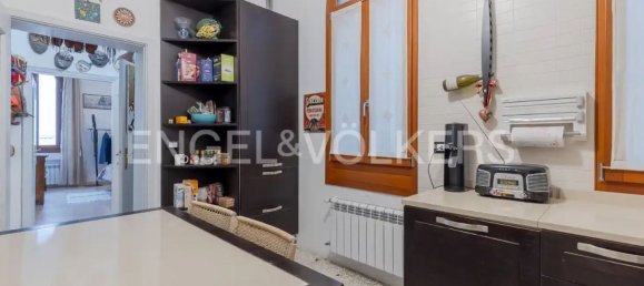 6 rooms Apartment in Venice, Italy No. 127272 10