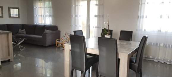 3 bedrooms Villa in Goussainville, France No. 189296 3