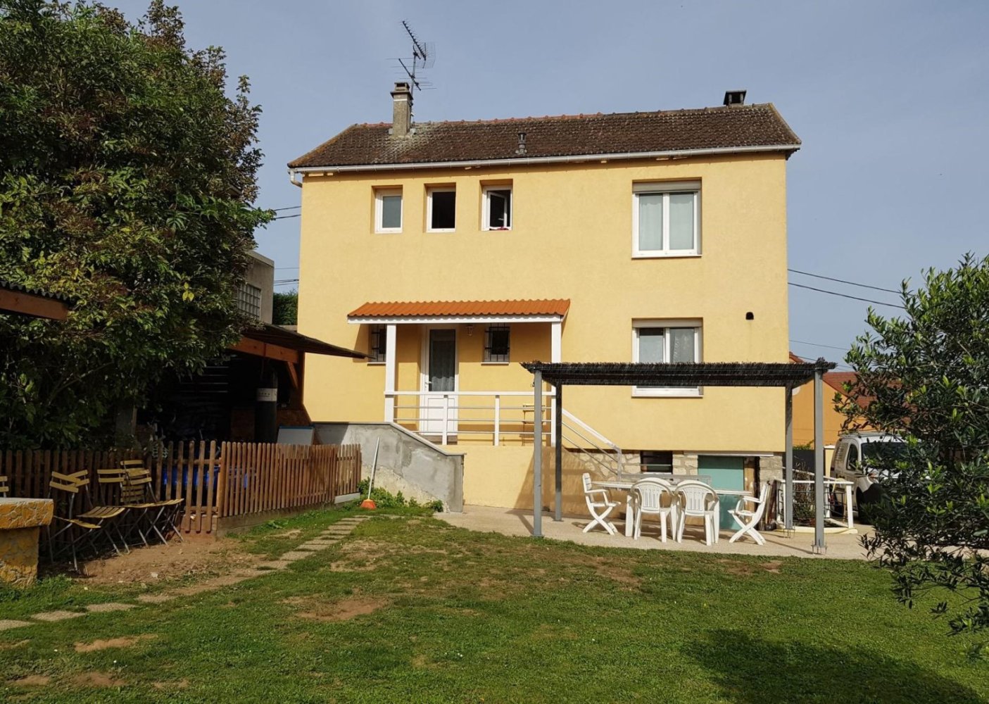 3 bedrooms Villa in Goussainville, France No. 189296