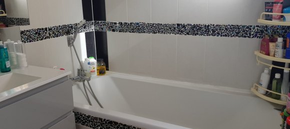 3 bedrooms Villa in Goussainville, France No. 189296 9