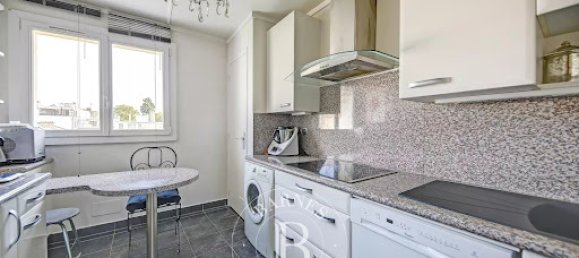 3 bedrooms Apartment in Versailles, France No. 181669 4