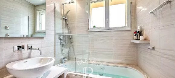 3 bedrooms Apartment in Versailles, France No. 181669 11