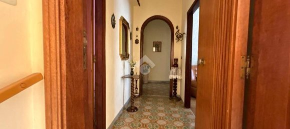 5 rooms Building in Naples, Italy No. 8842 10