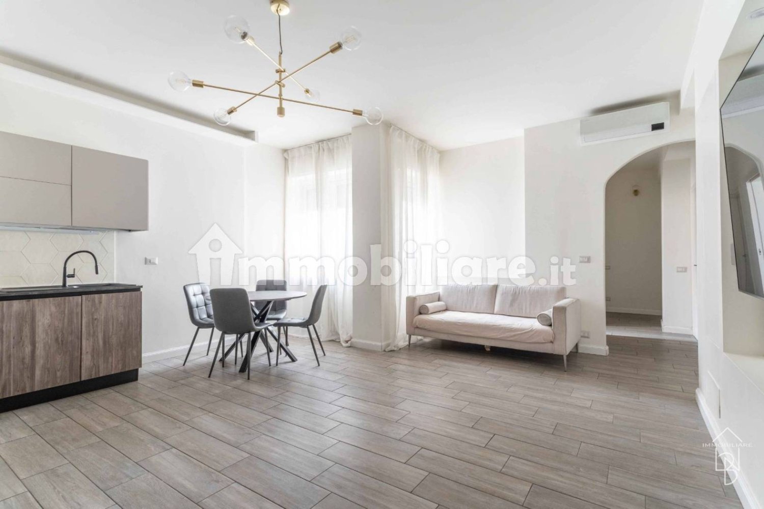 Apartamento T2 em Corsico, Italy N.º 328375