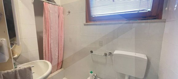 4 rooms Apartment in Rome, Italy No. 28414 28