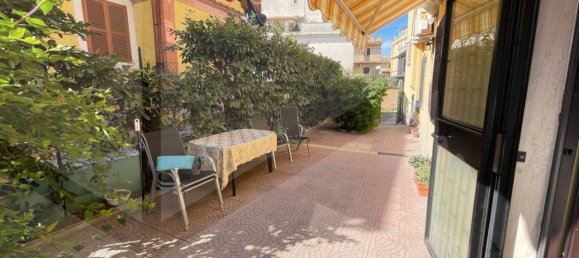 4 rooms Apartment in Rome, Italy No. 28414 2