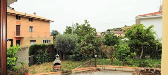 5 rooms House in San Benedetto del Tronto, Italy No. 75293 5