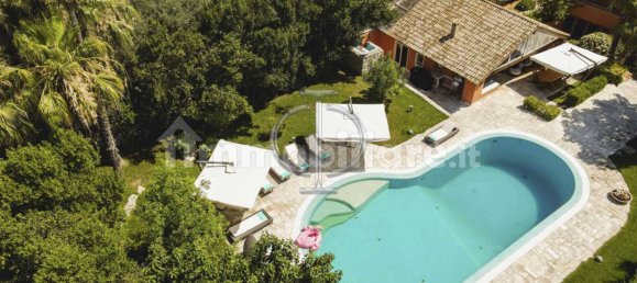 5 rooms Villa in Bari, Italy No. 166105 2