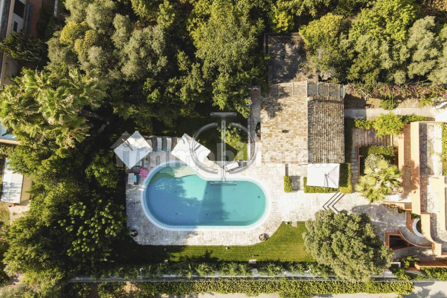 5 rooms Villa in Bari, Italy No. 166105