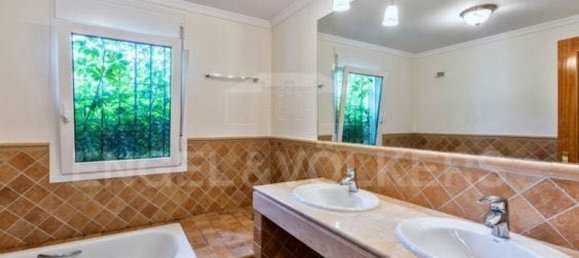 6 bedrooms Villa in Marbella, Spain No. 82215 7