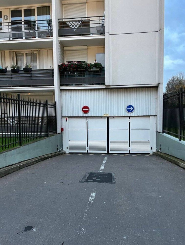  موقف سيارات في Levallois-Perret, France 13متر مربع رقم 330139