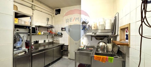 3 rooms Commercial property in Rome, Italy No. 295037 9