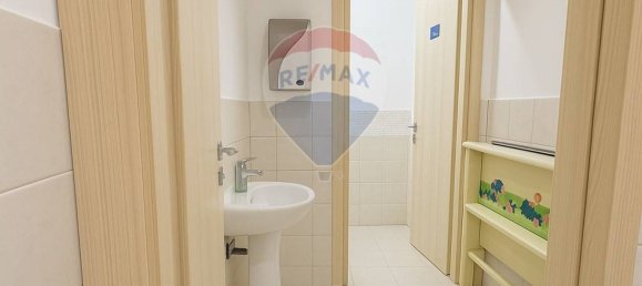 3 rooms Commercial property in Rome, Italy No. 295037 16