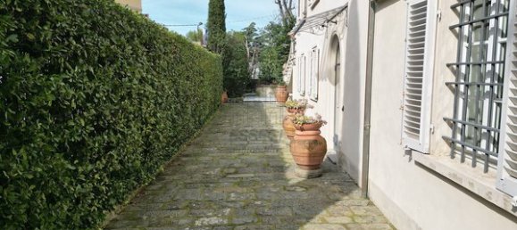 20 rooms Villa in Montecarlo, Italy No. 191158 18