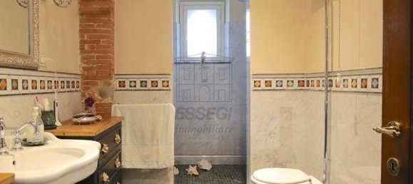 20 rooms Villa in Montecarlo, Italy No. 191158 2