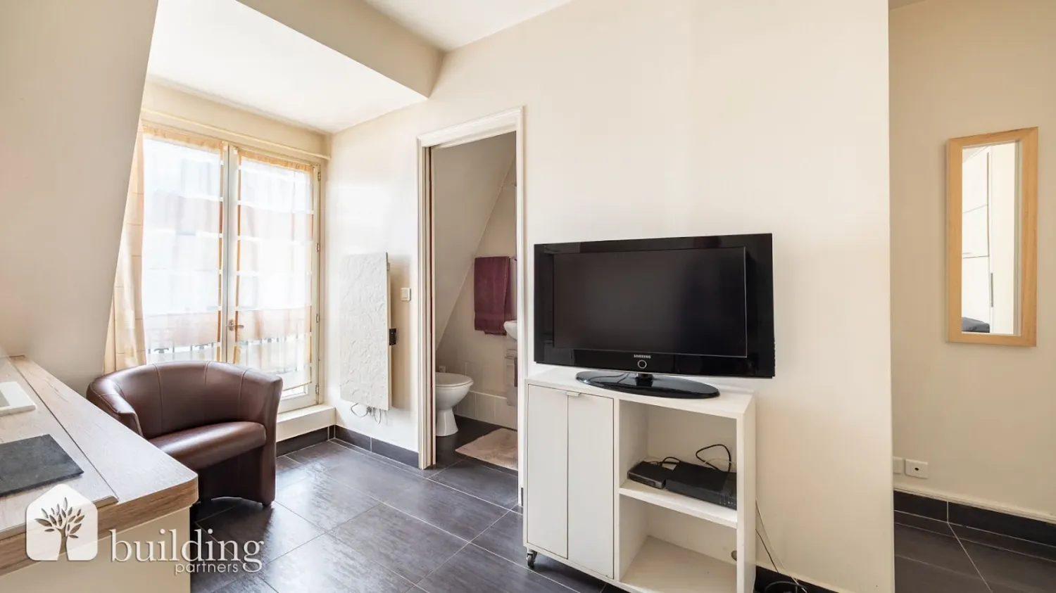 Studio in Paris, France No. 319797