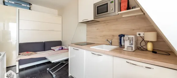 Studio in Paris, France No. 319797 4