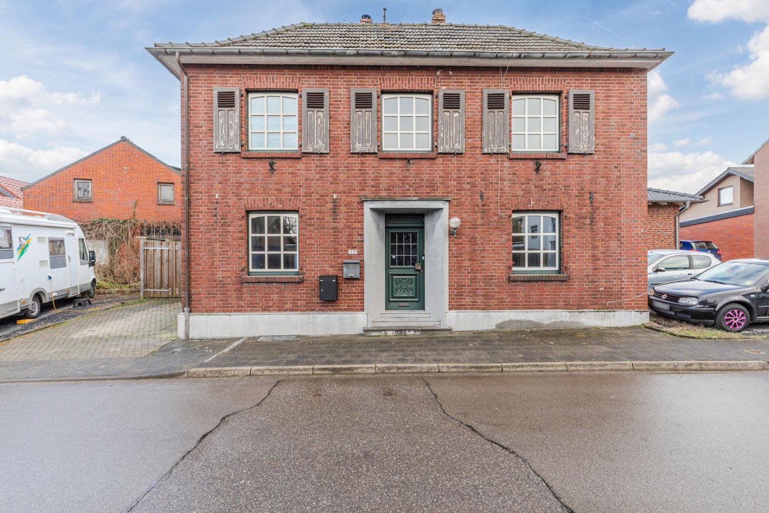 6 rooms House in Heinsberg, Germany No. 165987