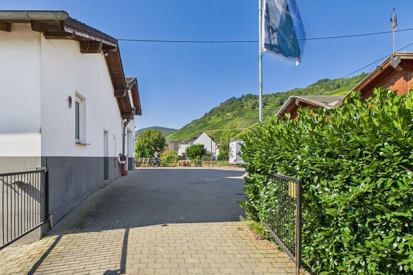 Almacén en Bernkastel-Wittlich, Germany 383 m² No. 332219