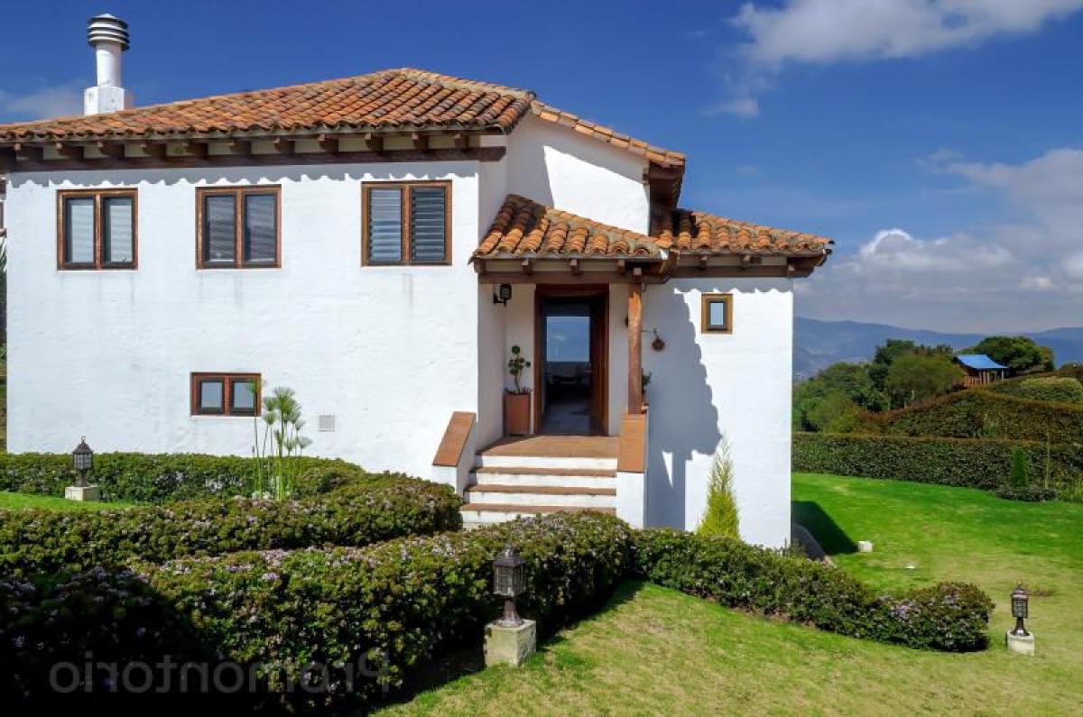 Casa de 3 dormitorios en Cundinamarca, Colombia No. 3557