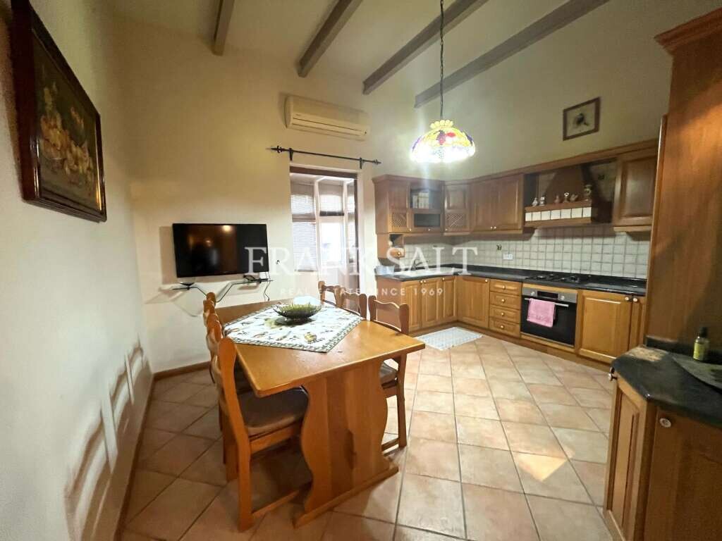 Квартира с 3 спальнями в Хамрун, Мальта № 11434