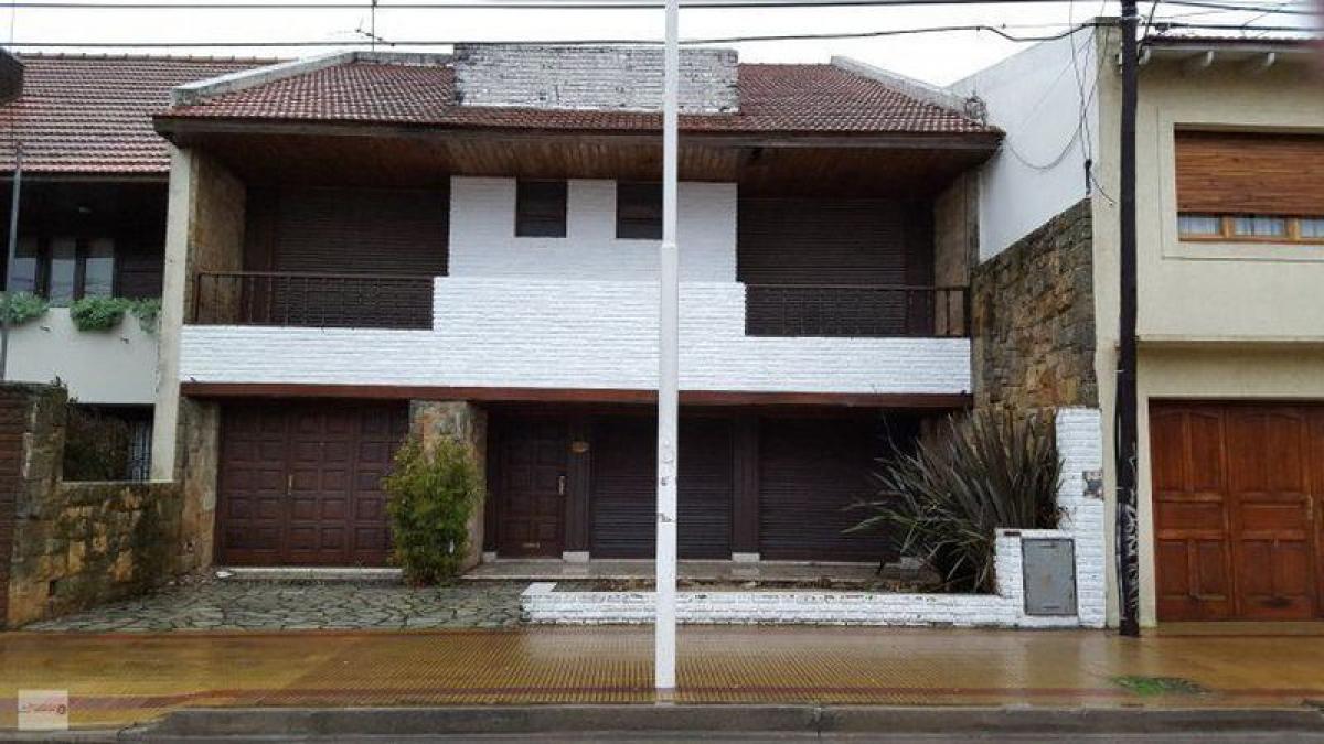 4 bedrooms House in Tandil, Argentina No. 418