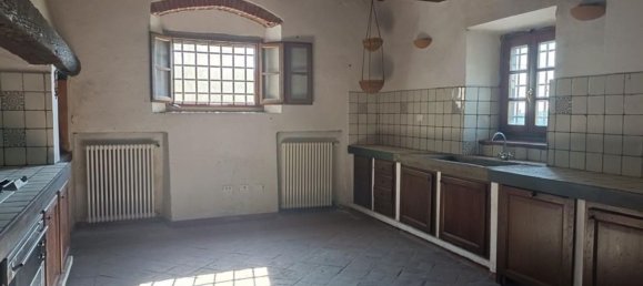 Casa de 7 habitaciónes en Carmignano, Italy No. 174315 10