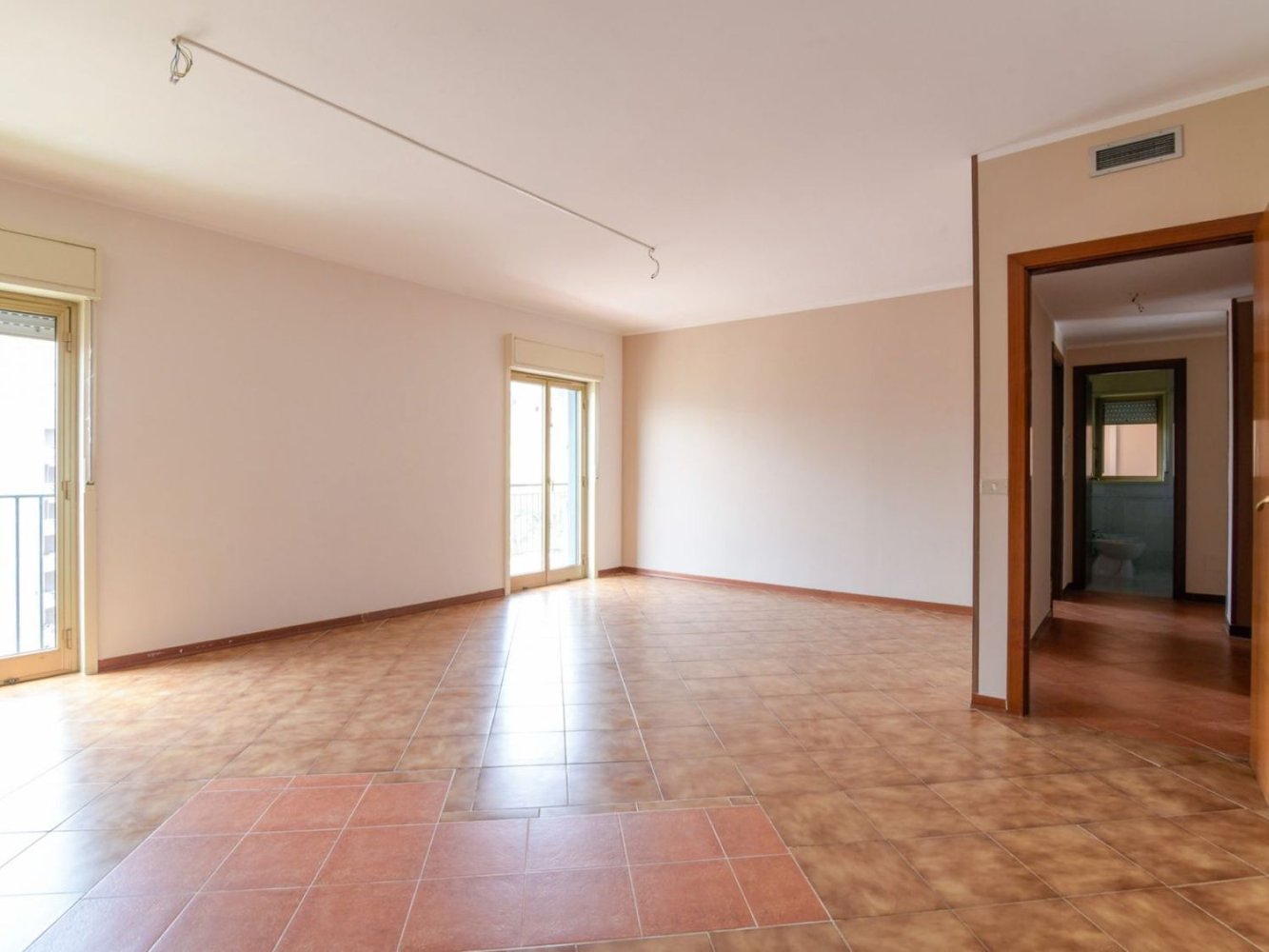 5 rooms Apartment in Palermo, Italy No. 46453