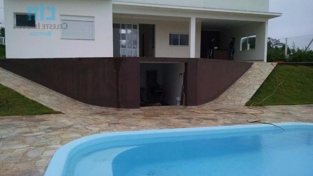 Casa de 4 dormitorios en Sao Paulo, Brazil No. 518657