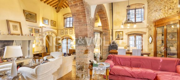 3 غرف نوم منزل في Prato, Italy رقم 104982 7