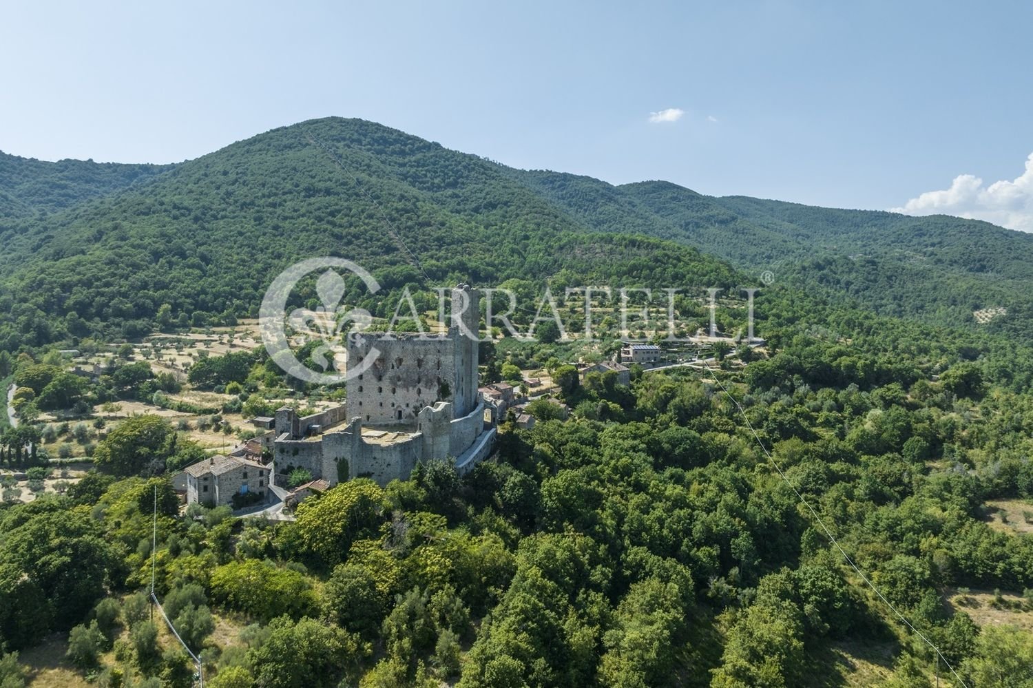 Дом с 6 комнатами в Кортона, Италия № 178076